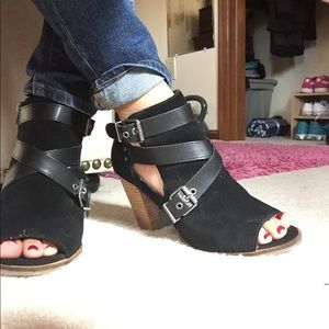 Peep toe bootie